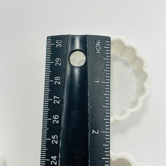 Scalloped Round Plastic Cookie Biscuit Cutters Stackable Set Of 3 - Picture 6 of 6